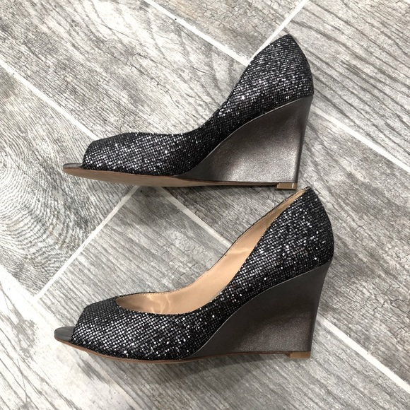 Badgley Mischka Shoes - 🦚2xHP🦚Badgley Mischka graphite sequin wedges